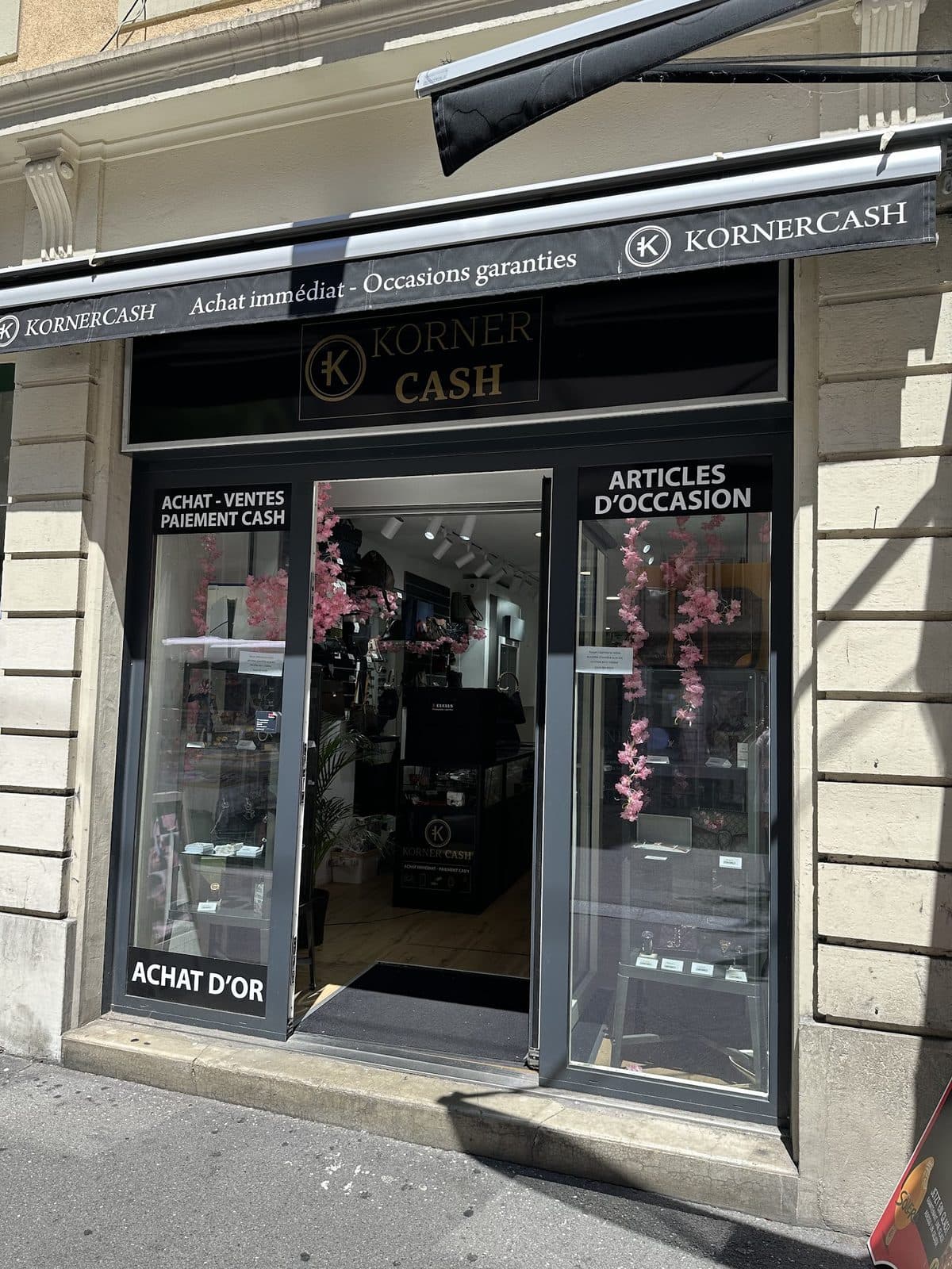 Devanture de la boutique KornerCash, Rue de l'Ale 28 à Lausanne