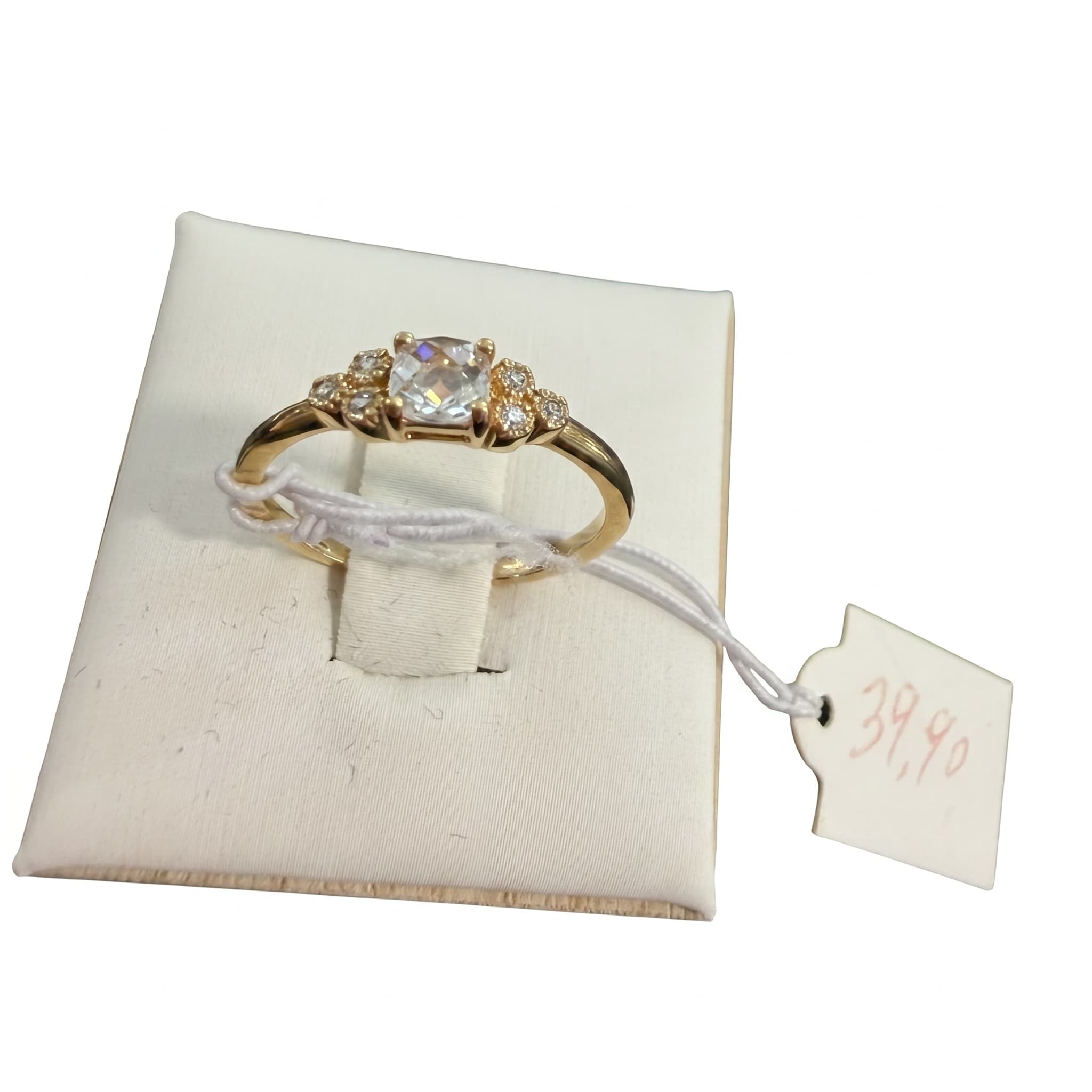 Bague solitaire coussin zircon et pavé doré
