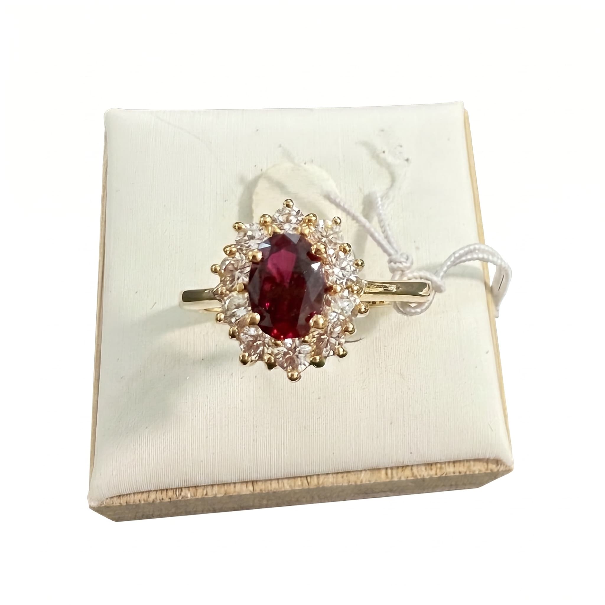 Bague marguerite goutte rubis rouge halo dorée