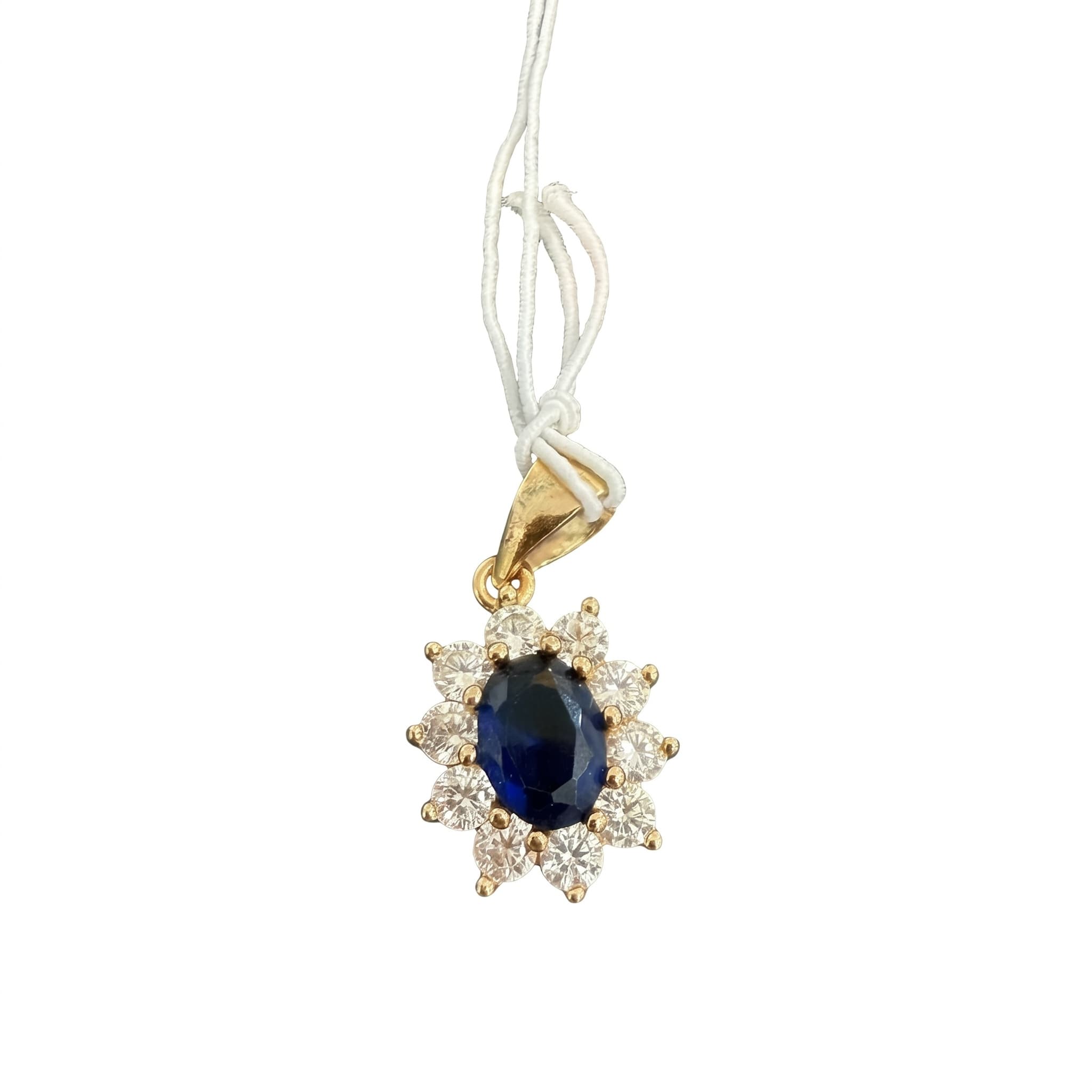 Pendentif ovale saphir bleu halo zircons doré