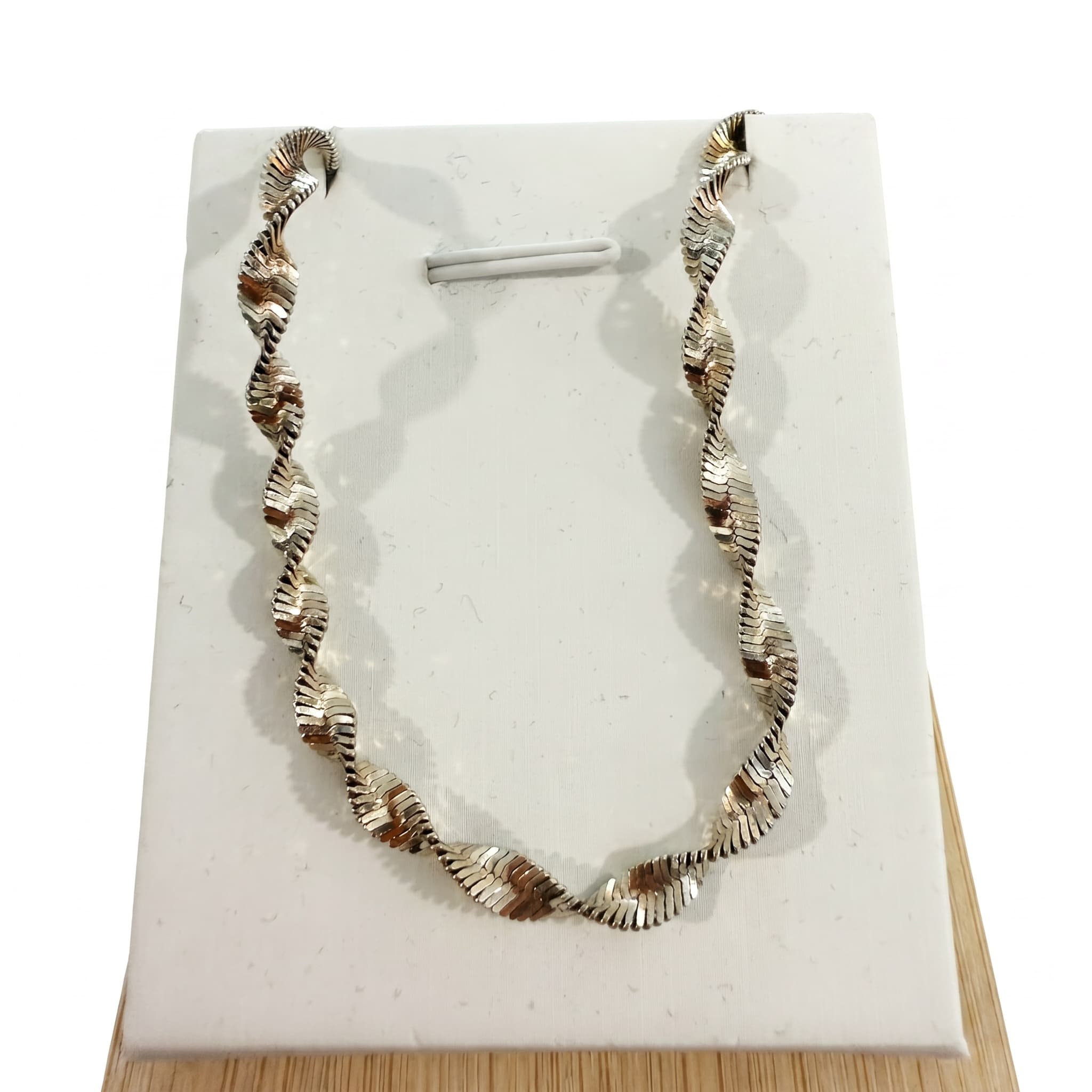 Collier maille plate torsadee argentée
