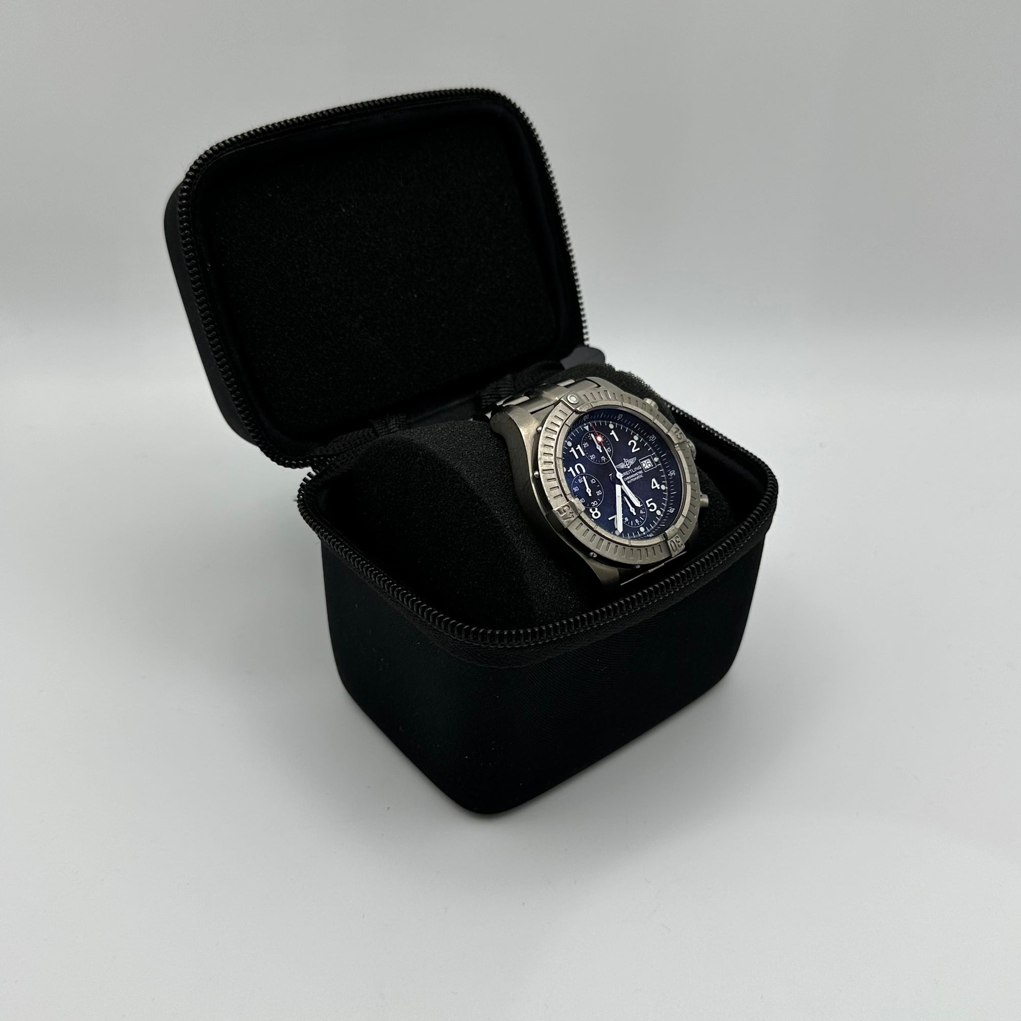 Breitling Avenger E133